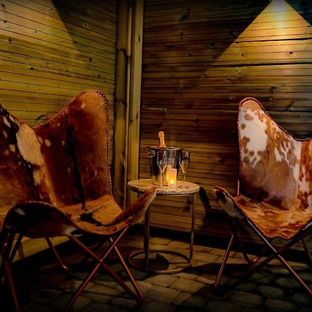 Le Spa Du Cabanon: Cabanon De Luxe Avec Spa Entierement Privatif Aye Exterior foto