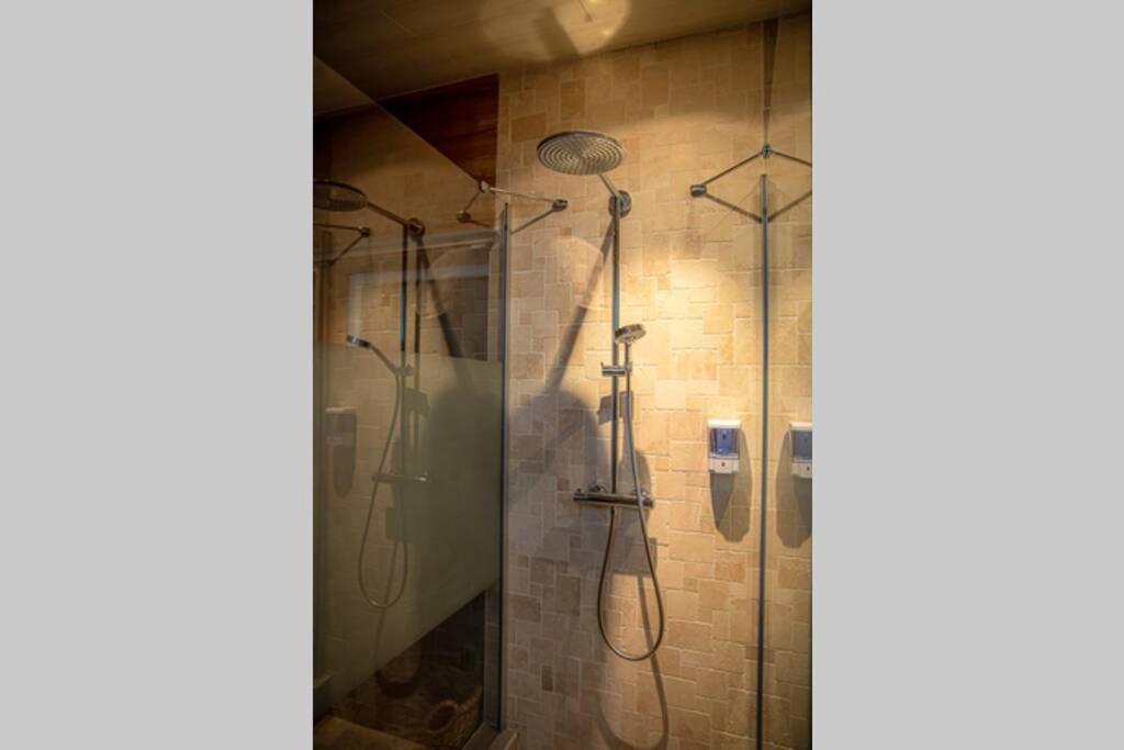 Le Spa Du Cabanon: Cabanon De Luxe Avec Spa Entierement Privatif Aye Exterior foto